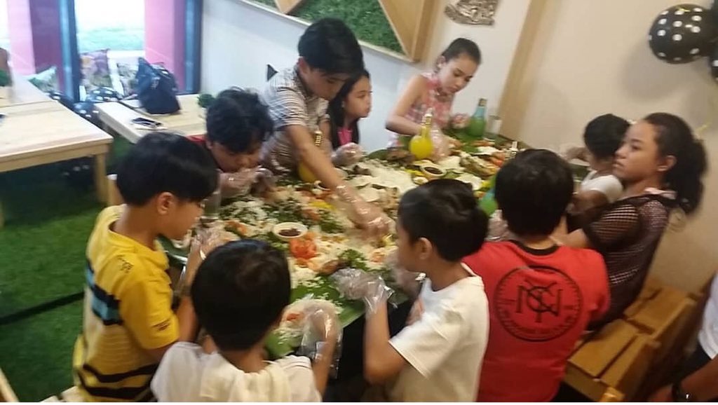 keifer_snchz's tweet photo. Bonding with my @YourFacePH Friends @realSheenna @esangdetorres @RealKrystalBrim @NMCJR_0529 @OnyokOfficial @keifer_snchz @iwantvph @realSheenaB_ https://t.co/N7PI4RyVMc