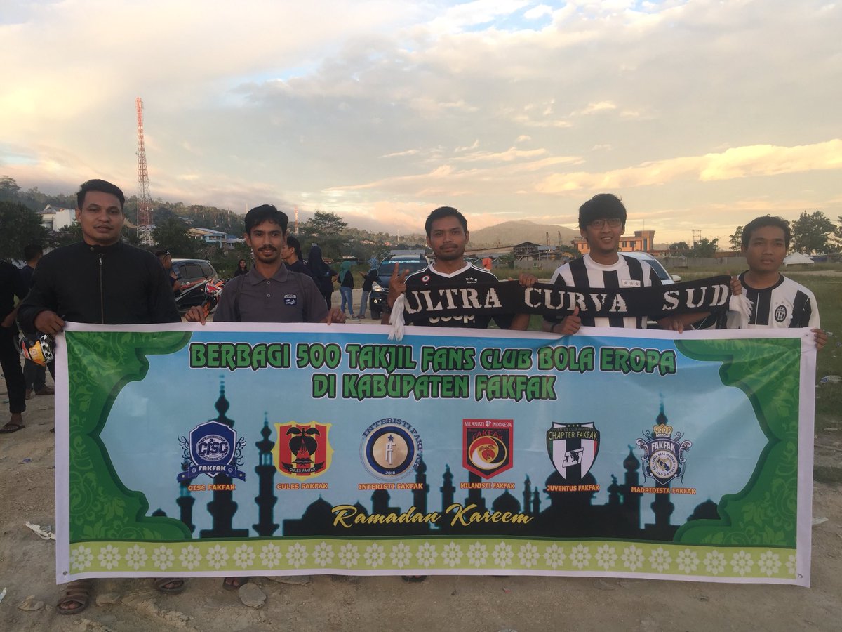 JCIFakfak's tweet photo. Berbagi takjil fans club sekabupaten Fakfak #forzaJCICFF #ForzaJuve https://t.co/K09JEOZABt