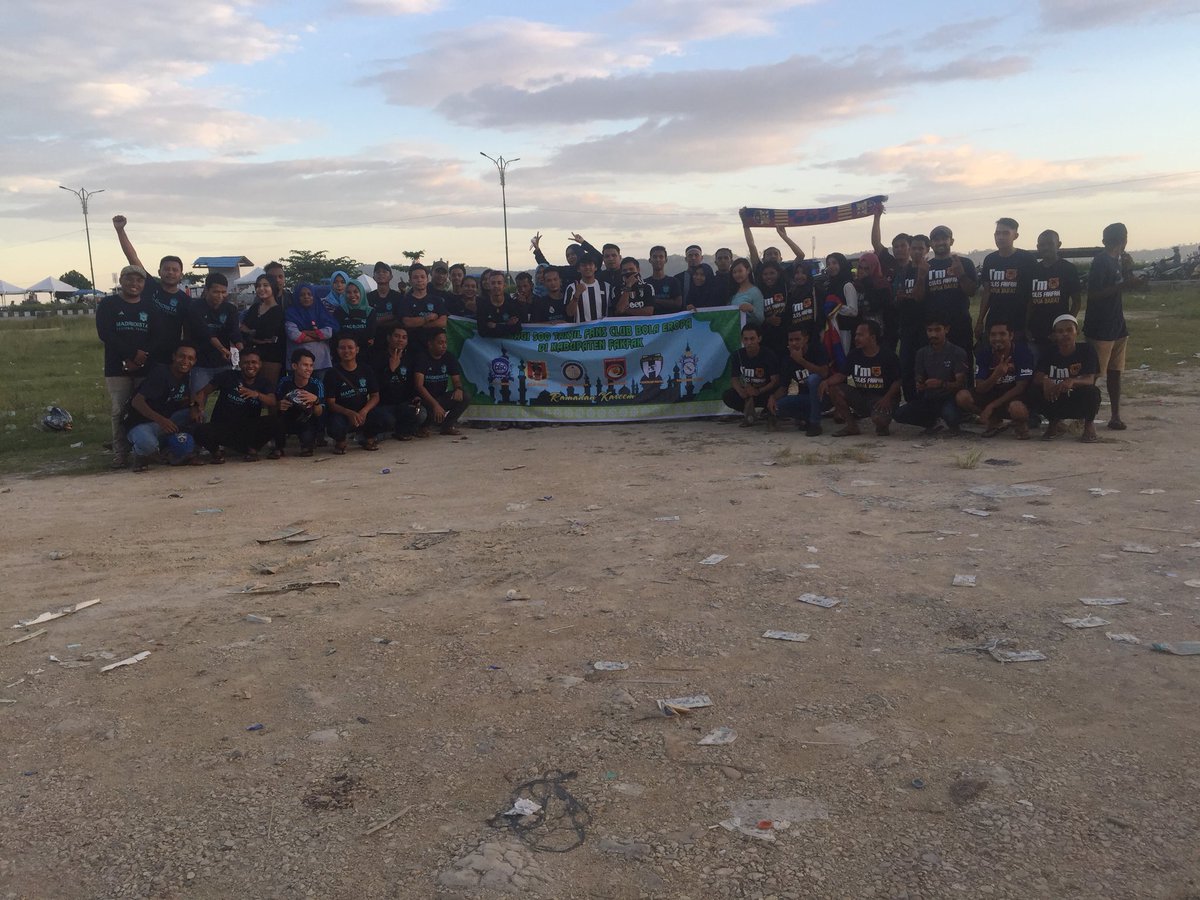 JCIFakfak's tweet photo. Berbagi takjil fans club sekabupaten Fakfak #forzaJCICFF #ForzaJuve https://t.co/K09JEOZABt