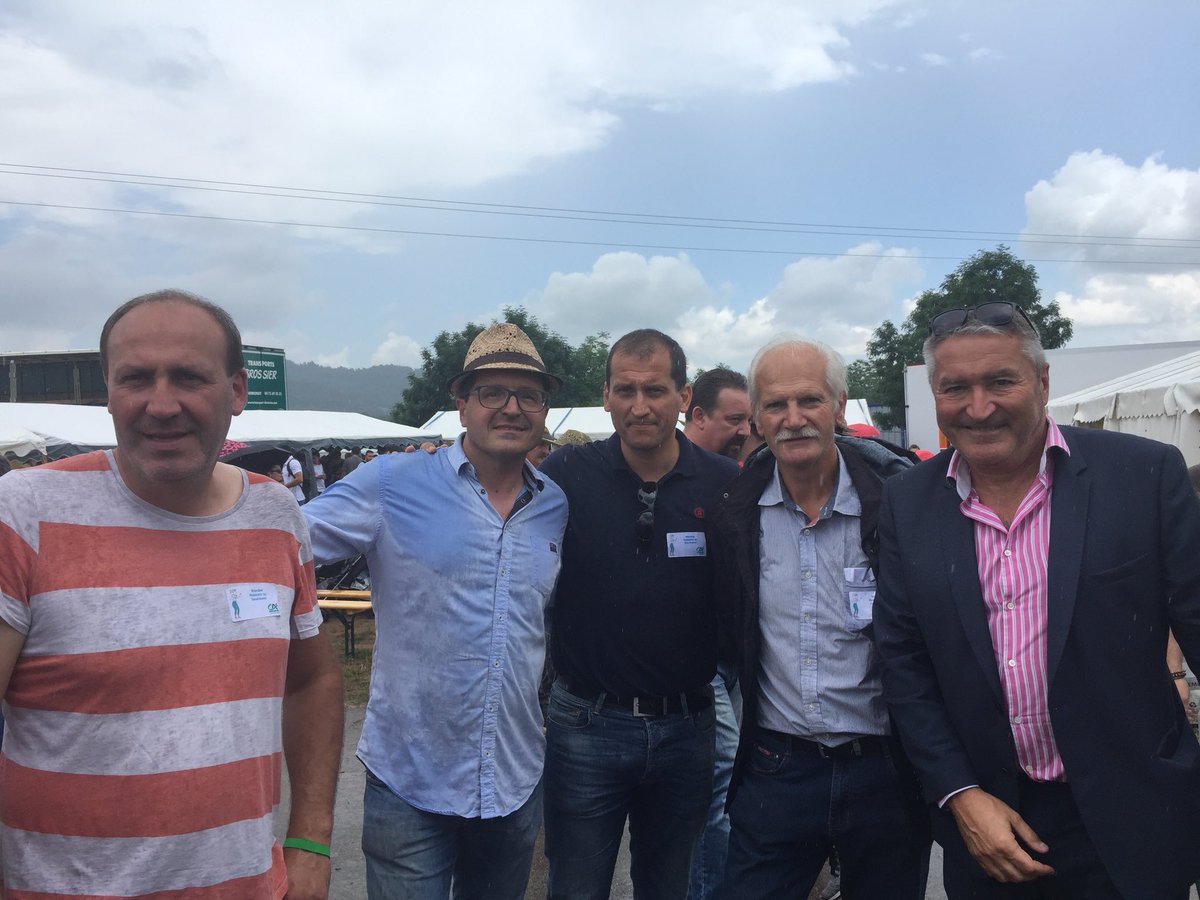 Paviet3's tweet photo. @ca_centrest #mutualisme #C est parti pour le premier mondial Rabelais du saucisson à Vanosc (07) avec action initiative locale de 3 caisses locales . Plus de 15000 visiteurs attendus sur le we. Avec les organisateurs,présence des élus et collaborateurs sur le territoire https://t.co/Dnh08LnhXT