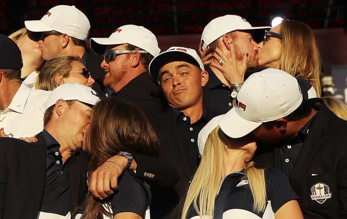 BarstoolTrent's tweet photo. RIP to this iconic picture https://t.co/p2ESmattee