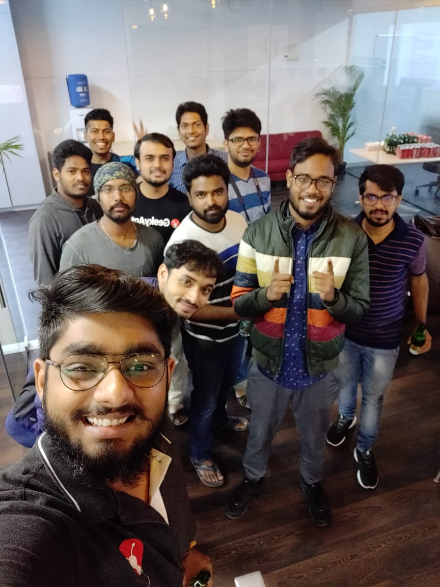 Krutarth_H_Dave's tweet image. And it&apos;s happening right now. #componentdidsmoosh @geekyants