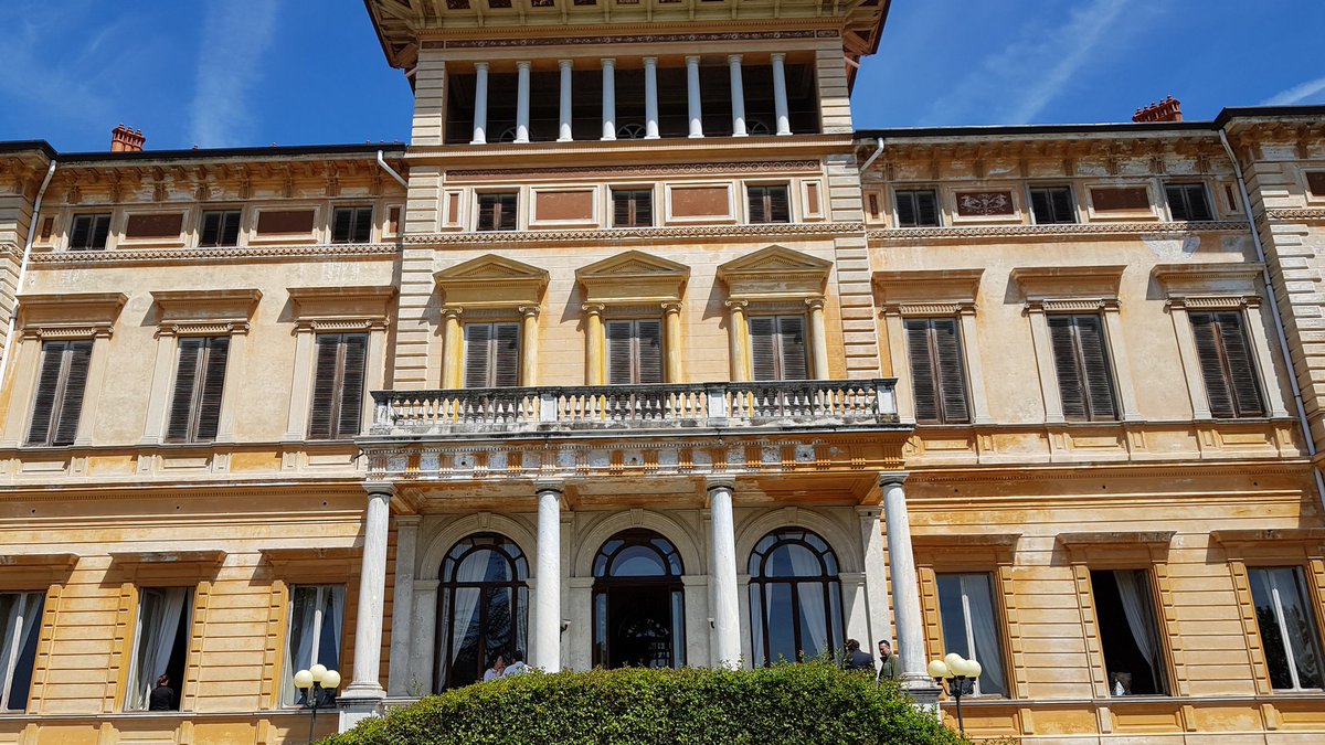 #Biella vs #Rufina: similarities and differences. Loved conducting this Master Class on Biella (Nebbiolo) vs Rufina (Sangiovese) today at the stupendous Villa Era. Fantastic wines. Thank you to all the producers, writers &amp; trade who attended!