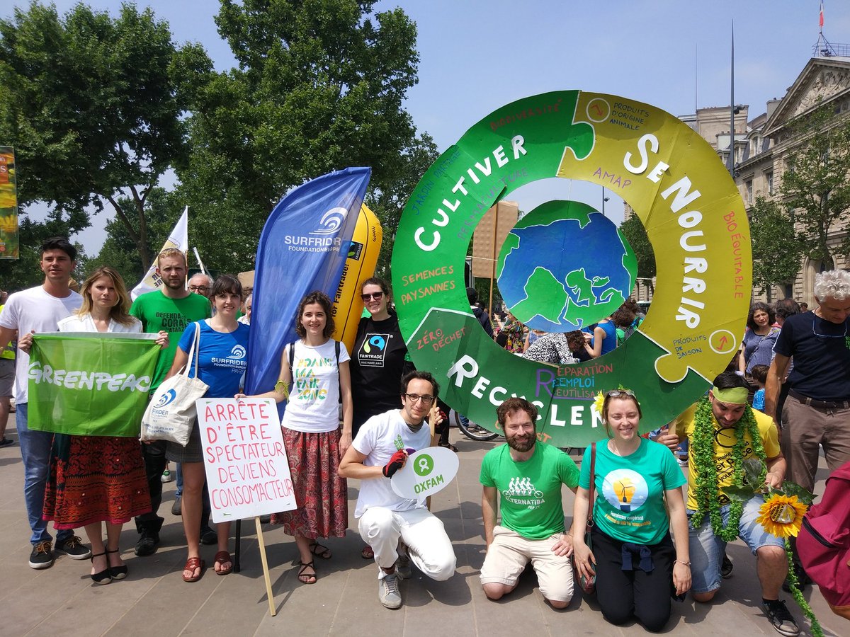 VasaLea's tweet photo. #TourAlternatiba c'est PARTI, dans la bonne humeur ! Beaucoup d'habitants de #Paris10 mobilisés pour le #climat 🌍 MERCI !
RDV à Stalingrad pour le départ du your tandem. https://t.co/ZBQBUGd2Jf