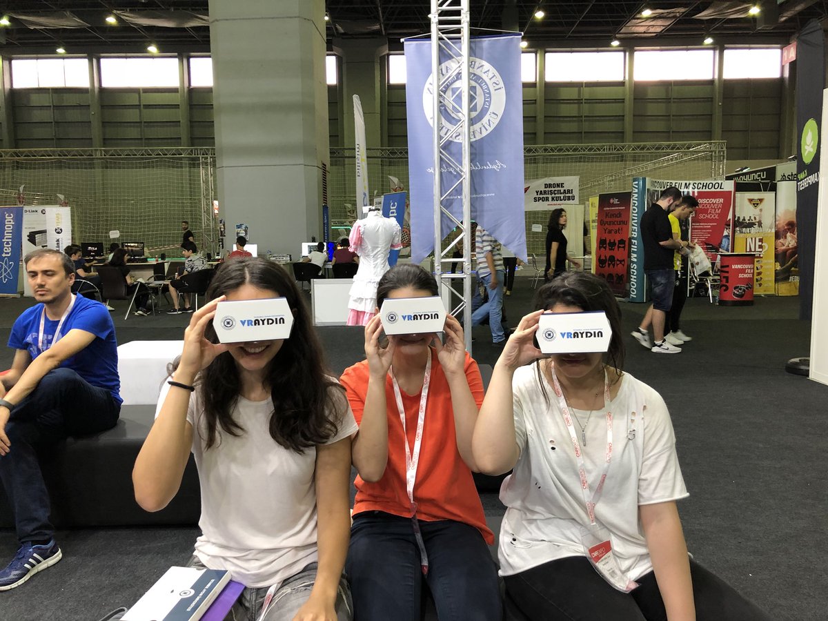 yenimedyalab's tweet photo. #vrlab #vraydin #virtualreality #iauyenimedya #cnrgamesweek #cnrgamesweekistanbul @IAUKampus @cnrgamesweek https://t.co/uHtTAyvixp