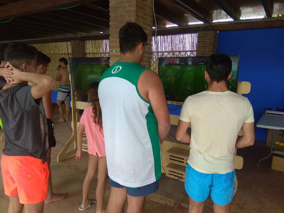 Summer Play tweet media