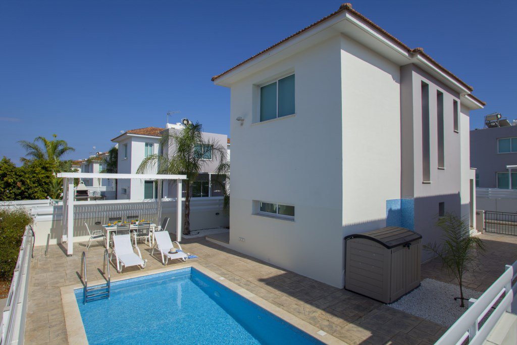 #Cyprus #Ammochostos #Paralimni  #3Bedrooms Sleeps - 6 #holidays #rentals #vacations #holidaylettings #home #LuxuryTravel #luxury #apartments #villa #trip #familytravel #travelnotebook #holidayrentals #travelgoals  #BookNow goholidaylets.com/Cyprus/25012