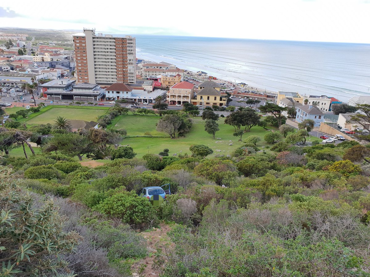 Car down cliff. Boyes Dr. Muizenberg. No injuries. <a href="/ER24EMS/">ER24 EMS (Pty) Ltd.</a> <a href="/1SecondLater/">1Second</a> <a href="/FatalMoves/">The Fatal Moves Team</a> <a href="/EWNTraffic/">EWN Traffic</a> <a href="/WCHEMS/">Wojin Chems</a>