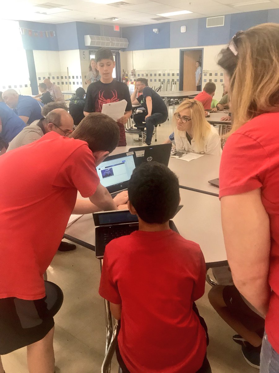 morgantberry's tweet photo. More photos from our share fair! #PBLinFCPS #CapstoneExperience https://t.co/p8jbn1mJFe