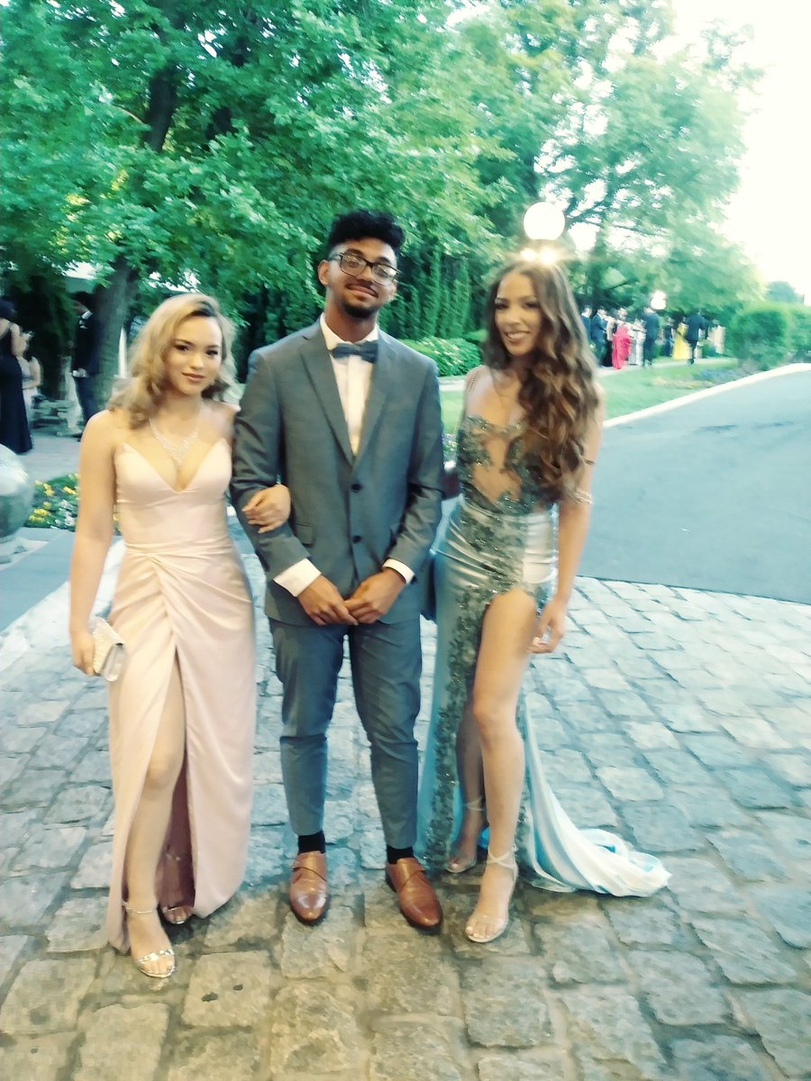 aupebrooklyn's tweet photo. Celebrating the 1st of many milestones to come for our AUPE seniors. #aupeprom #prom #aupefirst https://t.co/7km6puu1yv