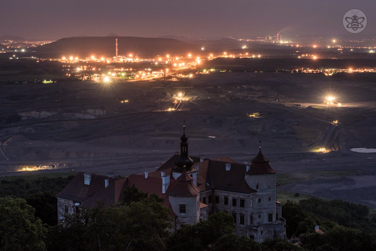 atomicbeecz's tweet photo. Zámek Jezeří / Jezeří castle
https://t.co/PfcpaeoPEp
#jezeri #castle #night #photography #industrial #coal #mining #landscapephotography #documentaryphotography #nightphotography #most #mostecko #westczechia #czechia #lobkovic https://t.co/uPbSiVVQAx