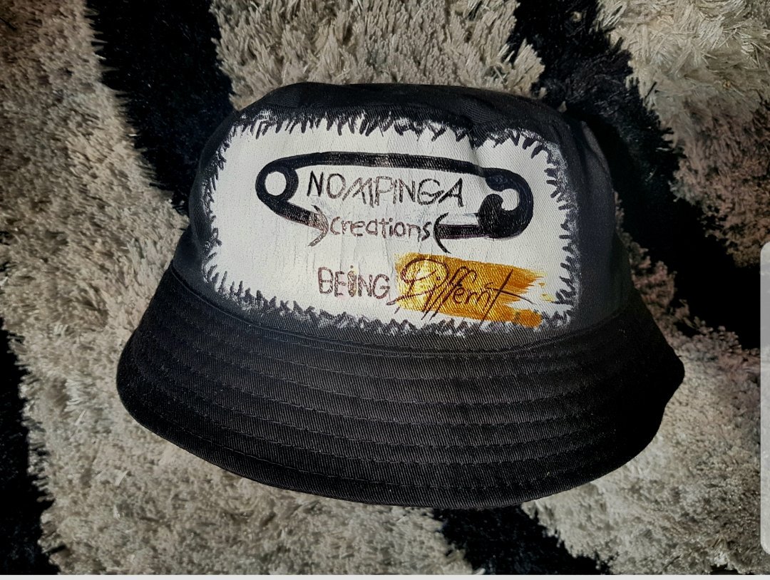 duduWagaG's tweet photo. Art by #DuduPoshArt ๐0662038225 Client request #logo #LogoArt #Nompinga #Raw #Ipaintedthis #CustomisedLetlape #CustomisedHat #Letlape #Art #FemalePainter #Painter https://t.co/5NzwHRrGXk