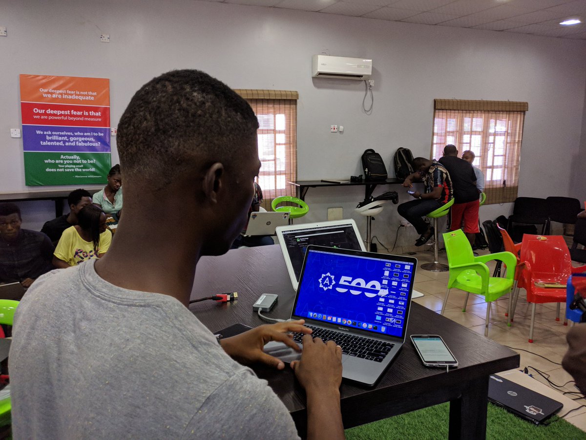 forLoopUNN's tweet photo. @ParadiseKelechi from @Andela_Nigeria
Taking the session on front end and @reactjs
#Hacktheden #forLoopUNN @forLoopUNN https://t.co/apWVNF62pS