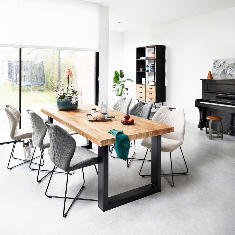 Eten, gezellig natafelen, werken het is allemaal mogelijk met deze robuuste eettafel Minoa uit de uitgebreide Profijt Meubel collectie.