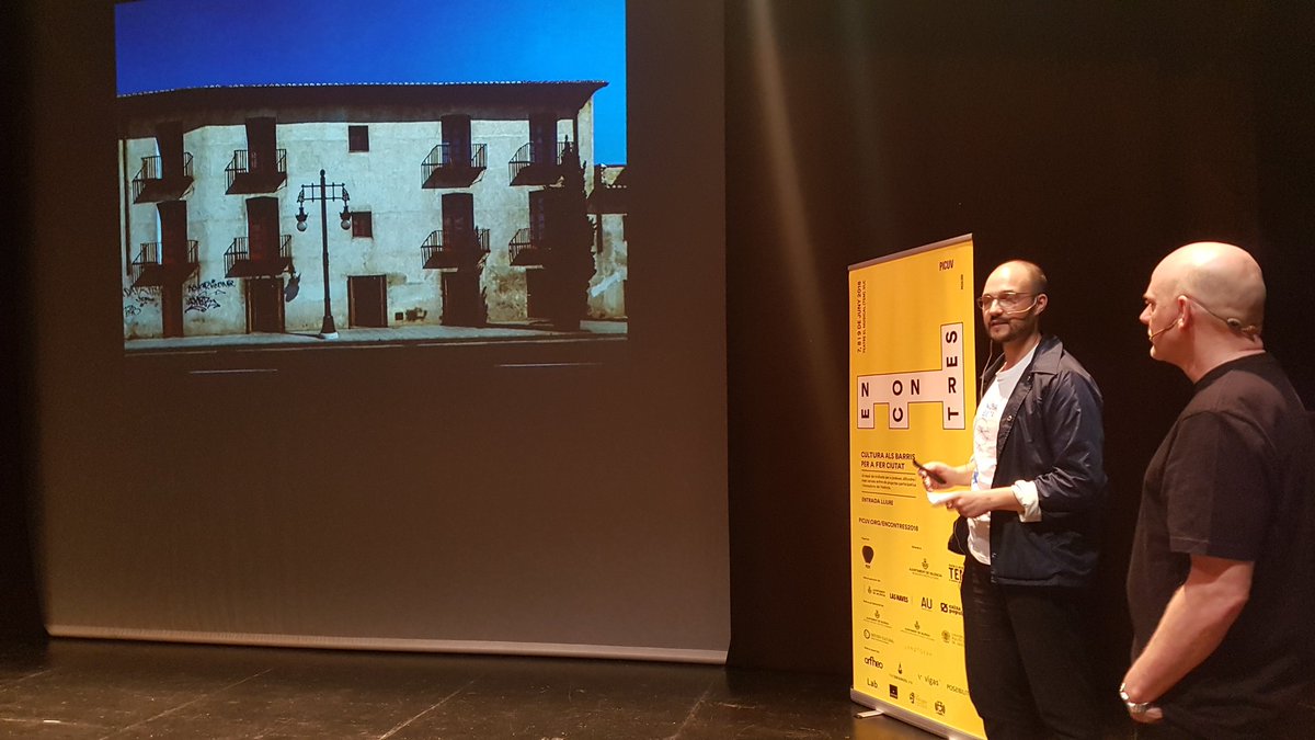 plataformaicuv's tweet photo. Escola Lateral nos revela su concepto sobre el aprendizaje del diseño y como desarrollan su labor en la escuela, en  #Encontres2018 . @DissenyCV @TeatreElMusical https://t.co/fUZICGA95h