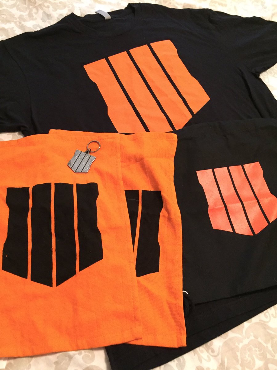 DexBadgett's tweet photo. BLACK OPS 4 EXCLUSIVE ITEMS GIVEAWAY! 🔥

- BO4 Drawstring bag
- BO4 Reveal T-shirt
- BO4 Key chain
- BO4 Towel (2 pictured)

RETWEET + LIKE + FOLLOW ME to ENTER! (5 winners chosen on 6/12) 

Good luck! #BlackOps4 #BO4 https://t.co/EUww9qUji4