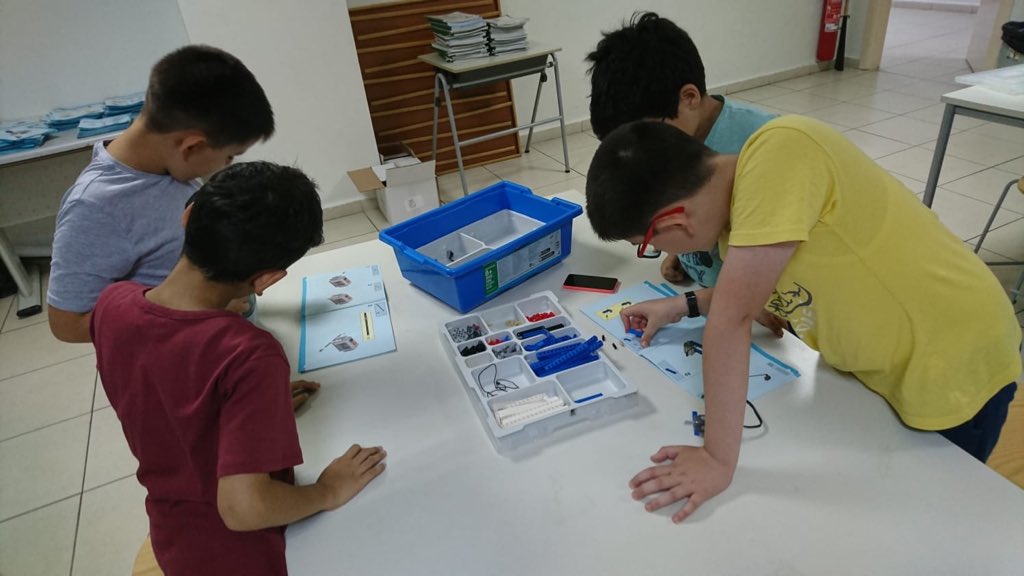 ErknAltun's tweet photo. En güzel gün Doğa’da bir gün. Atakent Doğa Ortaokuluna kayıt yaptıran öğrencilerimiz musmutlu bir gün geçirdiler. Ailelerimizle de verimli bir seminer yaptık.@ihvan72 @ays_doga @nazli10er @salhakbay @RaufAkan @AliRizaLule https://t.co/17Jb3hY0uJ
