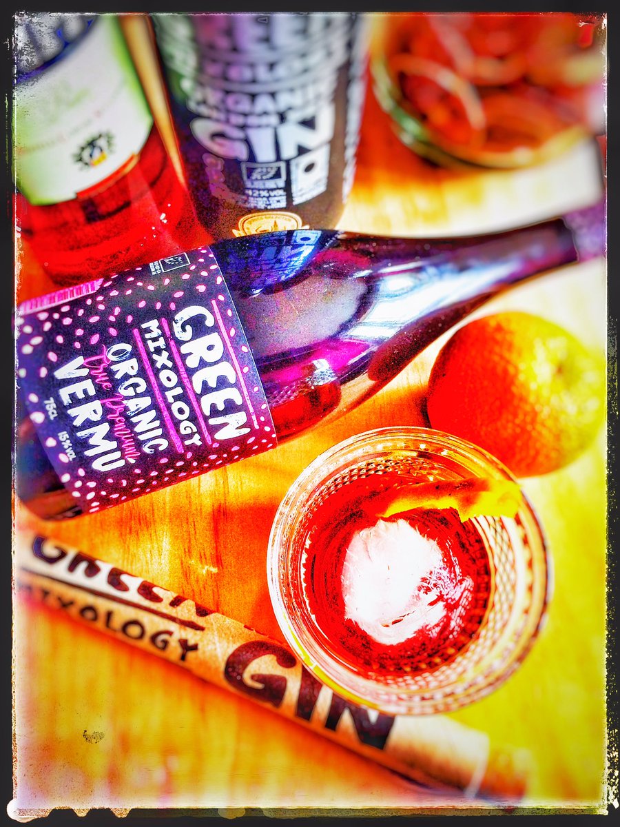 greenmixology's tweet photo. #perfectnegroni #negroniweek #greenmixology #organicnegroni #organicgin #organicvermouth #truepremium https://t.co/HAX2iKHYtX