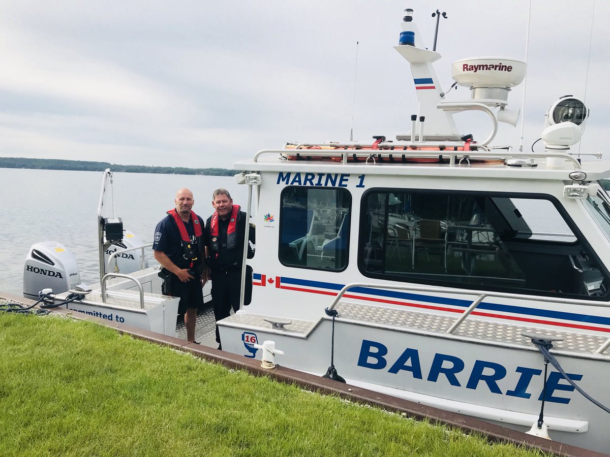 The @BarriePolice Marine Unit stopped in this morning to wish us well on our 66th Annual Sailpast. Thanks! #sailing #barrie #LakeSimcoeBoating #watersafety