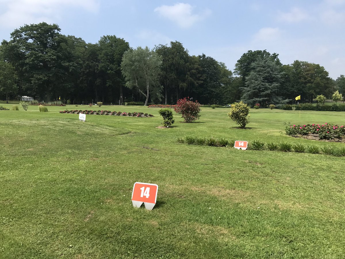 Gérald vous attend sur le Green pour une initiation gratuite au golf 😁