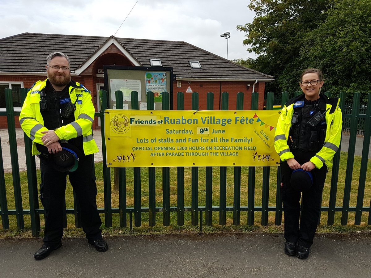 NWPWrexhamRural's tweet photo. #NWPolice helping with traffic at the #Ruabon fete and parade this afternoon. #pcsodean #pcsosteve #pcsolauren https://t.co/5R6BioG3ex