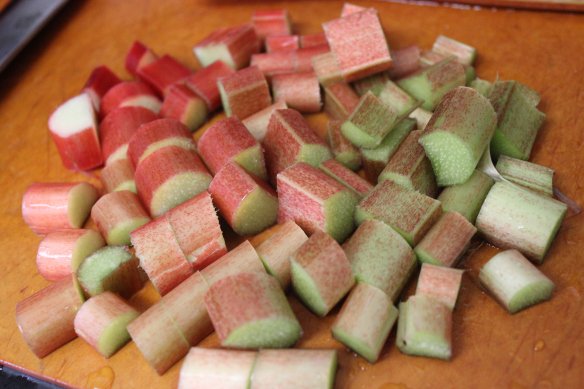 JKPolkSHS's tweet image. On June 9th, bakers around the country celebrate #NationalStrawberryRhubarbPieDay!  By the time Polk was president the popularity of rhubarb had spread far and wide across America. Read more and find a recipe to try here --&amp;gt; buff.ly/2sBan2p