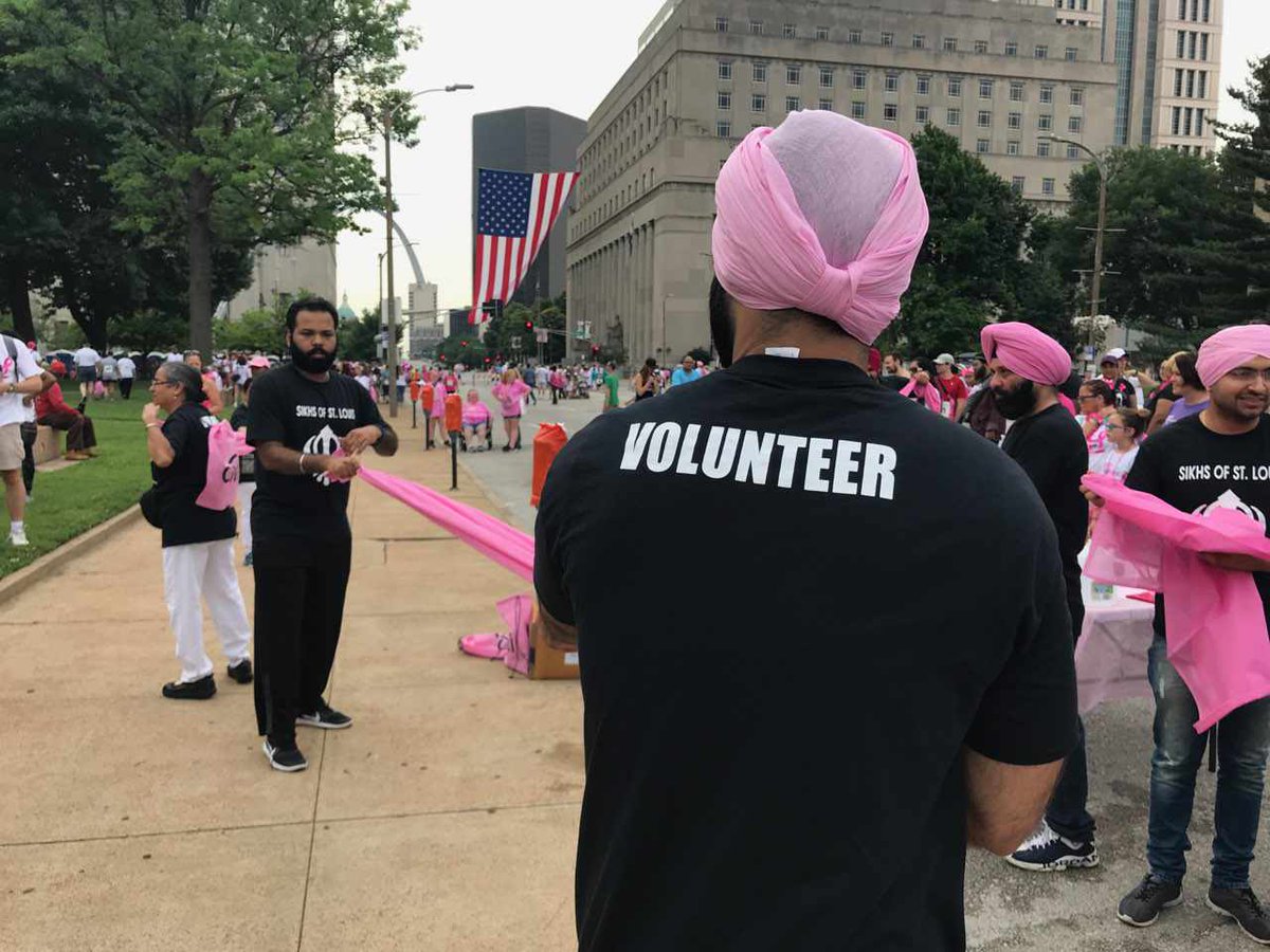 KomenMissouri's tweet image. Members of the Sikh Study Circle of St. Louis, including @yparmar04, demonstrate how to tie a turban at #KomenSTLrace.
#KomenMissouri #MorethanPink
