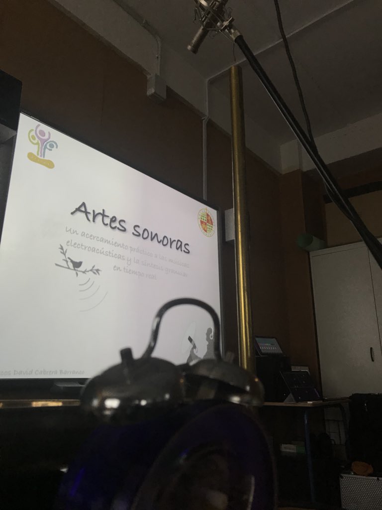 elcuentatempos's tweet photo. Ahora sí, emocionado y agradecido, doy por finalizada esta etapa con una maravillosa experiencia con la que, gracias al apoyo de @JavierUrena y el CEIP Gloria Fuertes y a la ayuda de @antonioblanca, nuestr@s jóvenes han disfrutado de su primera experiencia con las artes sonoras. https://t.co/OzPCHU83Dj