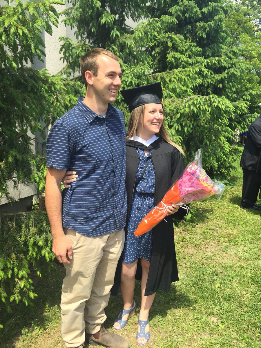 MarkLWPankhurst's tweet photo. Our daughter Kristy graduated from UOIT yesterday. Congrats @Kristy_LynnP #UOITGrad18 https://t.co/9RMz3GB8wQ