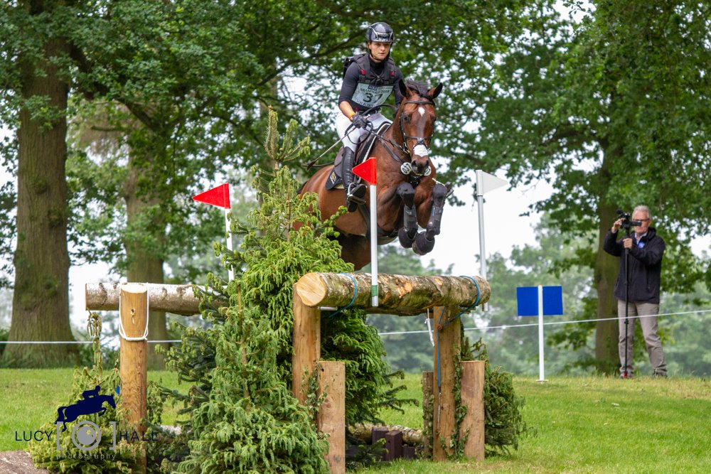EquineHour's tweet image. Julia Krajewski @juliakraj &amp;amp; Chipmunk FRH stay in first after XC in the CCI*** gong into the tomorrows show jumping @BramhamPark #EquineHour #EBHT