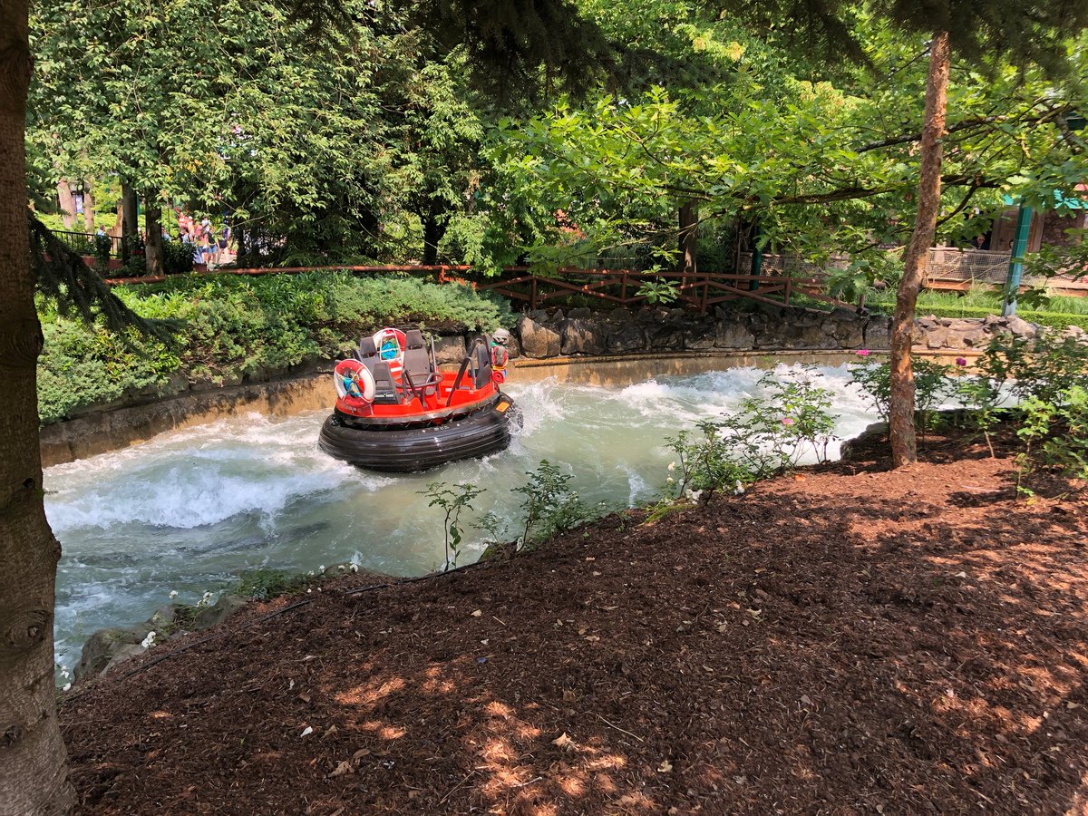 ep_sprecher's tweet image. Mit großer Freude können wir mitteilen, dass unsere Fjord-Rafting Attraktion ab sofort wieder für Besucher geöffnet ist! Wir wünschen spritzige Erfrischung und danken nochmals allen Beteiligten für ihren unermüdlichen Einsatz! #europapark #fjordrafting #firstboat