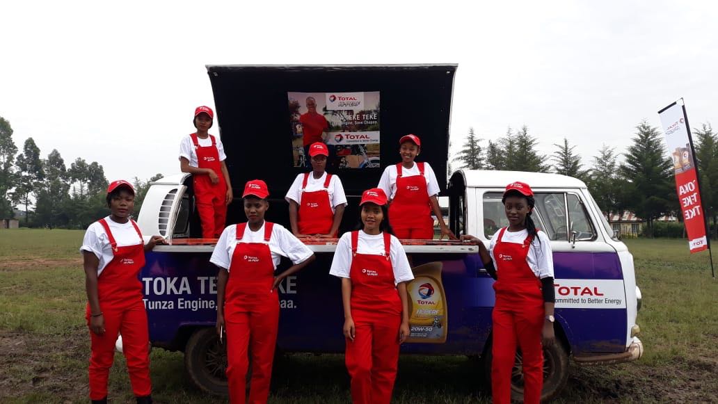 TotalEnergiesKE's tweet photo. Don't be left out of the action! TOTAL HI-PERF Motorcycle Engine Oil Caravan in Kakamega and coming to a town near you! #TokaTekeTeke #TunzaEngine #SaveChapaa https://t.co/4wJk0czil2