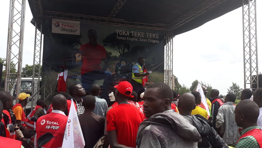 TotalEnergiesKE's tweet photo. Don't be left out of the action! TOTAL HI-PERF Motorcycle Engine Oil Caravan in Kakamega and coming to a town near you! #TokaTekeTeke #TunzaEngine #SaveChapaa https://t.co/4wJk0czil2