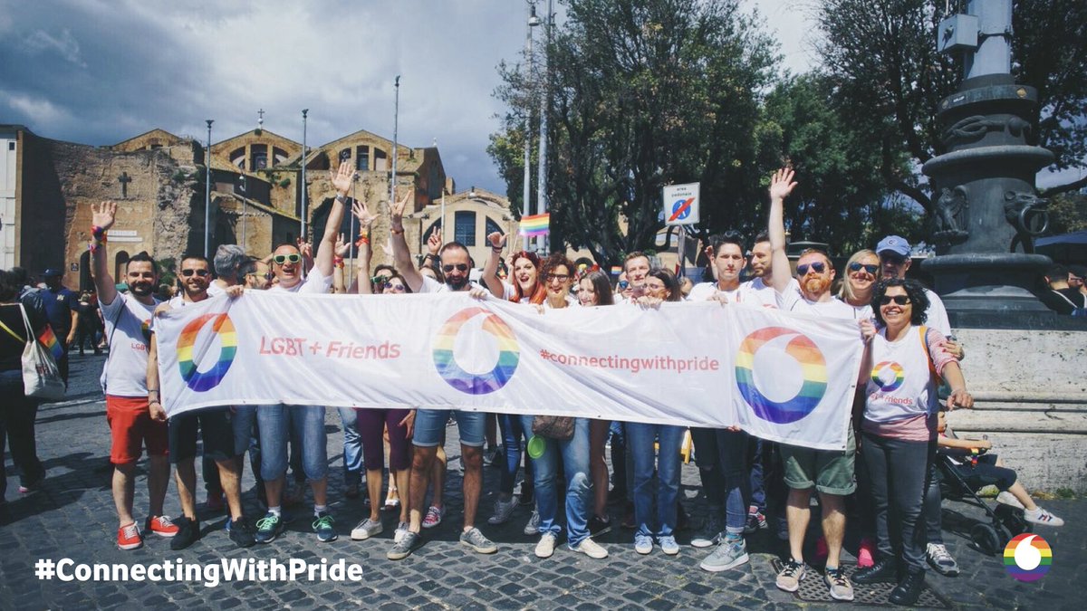 VodafoneIT's tweet photo. Team Vodafone: presente! Tutti pronti a marciare insieme
per il #RomaPride2018. 🌈 #ConnectingWithPride https://t.co/knKPEQjHiM