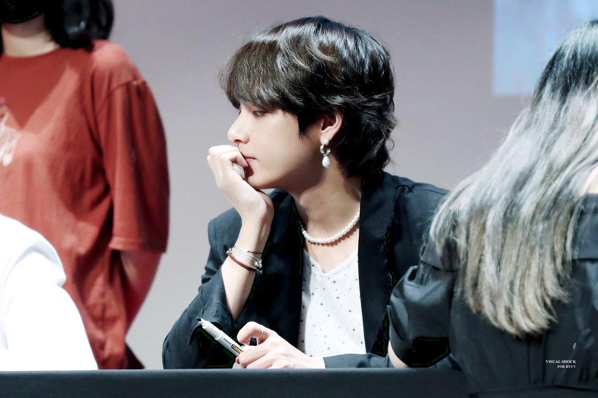 VShock1230's tweet photo. 180607  명동팬싸 #뷔 #태형 #태횽

ㅂㄱㅅㄷ😭😭😭😭
ㅂㄱㅅㅇ😭😭😭😭 https://t.co/WH6b14N49U