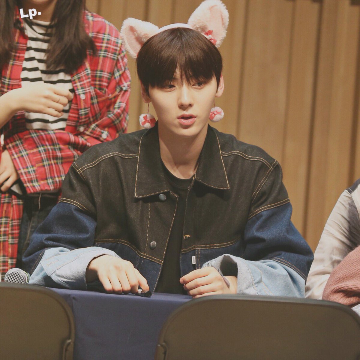 LovePoint0809's tweet photo. 180401 JCC 팬싸

애옹아🐱🐱🐱🐱🐱❤️

#워너원 #황민현 #민현 #Minhyun https://t.co/KzqixgfEYc