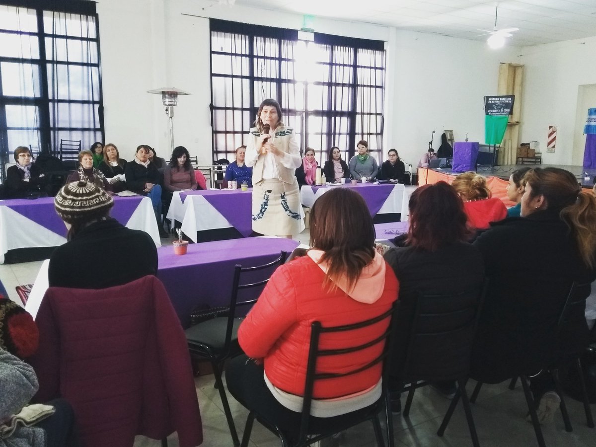 "Evita revalorizó el trabajo de la mujer" Pimpi Colombo 
Seminario "Mujer, Política y Movimientos Sociales" 

#10AñosVamosAAndar 
#ConstruyendoJuntxs