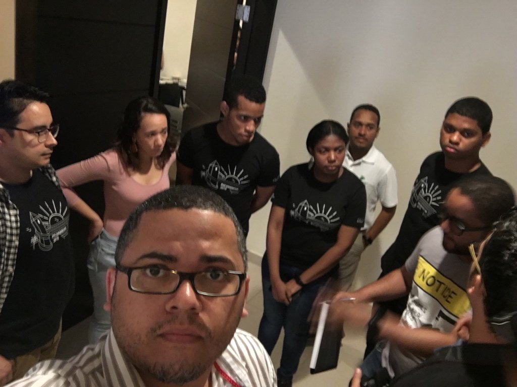 djangorockstar's tweet photo. Nuestro mentores reunidos antes de empezar #django #djangorockstar #puntacana https://t.co/T106A1qAnj