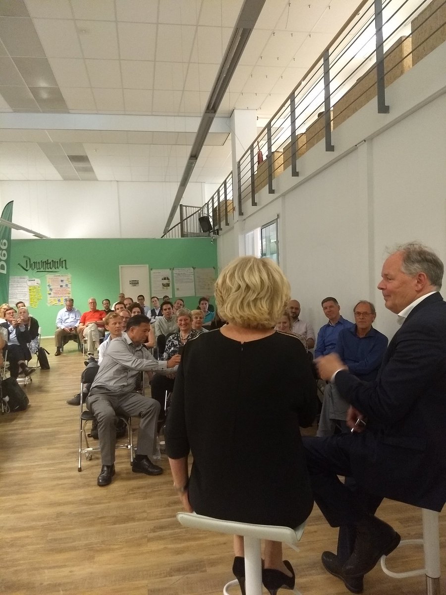 d66zh's tweet photo. Tweede Kamerlid Paul van Meenen interviewt kandidaat lijsttrekker Ria van Oosterop. https://t.co/zE92f7ax6O