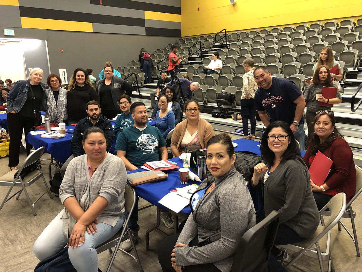 BethuneMSPride's tweet photo. @leecrockett Thank you for your inspirational presentation! @MooreSTEAM @LDSuperSouth #STEAMnSouth https://t.co/vMdycM2j4W