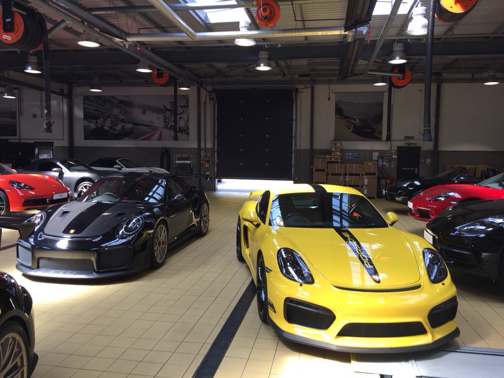 jmac09's tweet photo. Excellent day at Porsche Sports cars together event at OPC Guildford. @PorscheGB https://t.co/ohGq8xFw3y