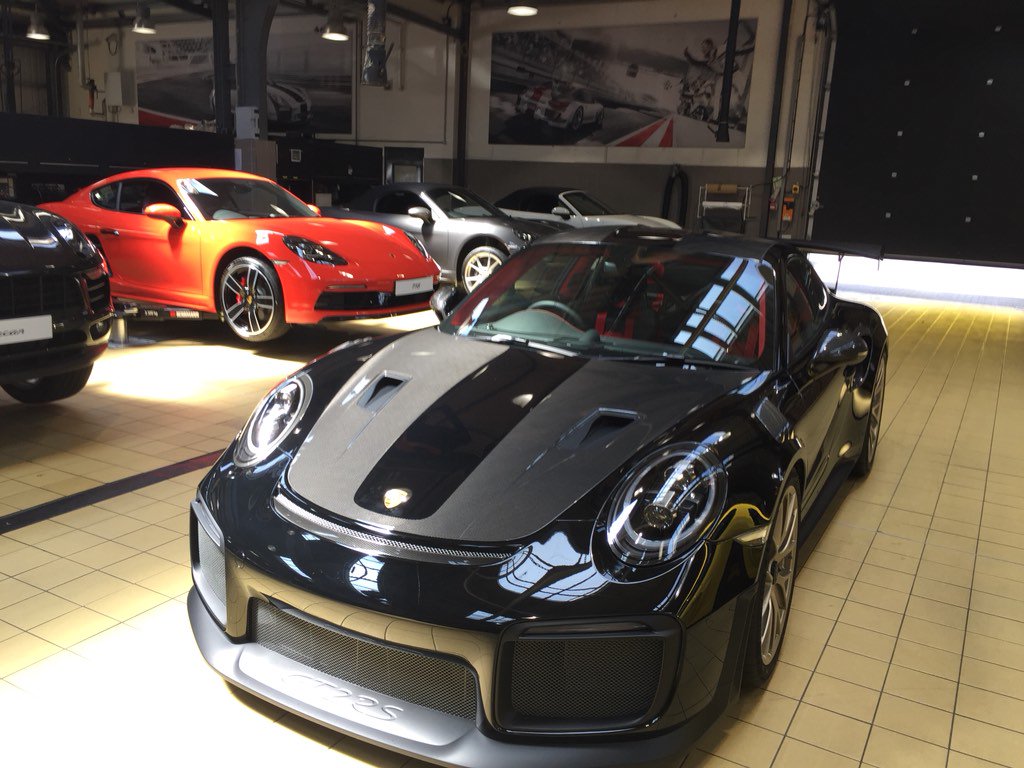 jmac09's tweet photo. Excellent day at Porsche Sports cars together event at OPC Guildford. @PorscheGB https://t.co/ohGq8xFw3y