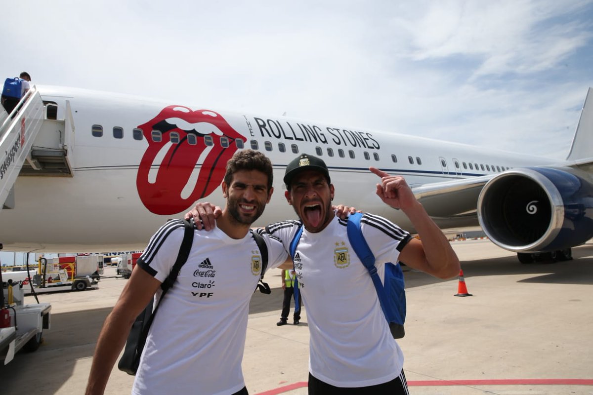 SivanJohn_'s tweet photo. The team is now bound for Russia, typical @RollingStones style! https://t.co/fhCVpXA4zE