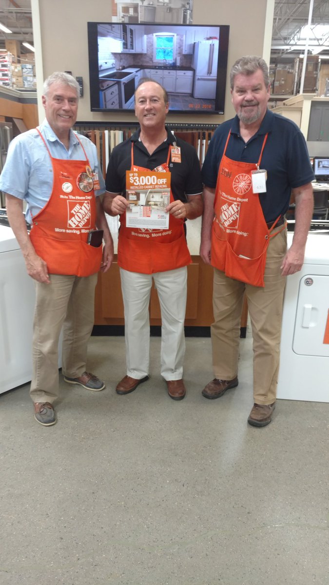 doucettehdi's tweet photo. SM With SC Mark Lentine and KD Don  with a self gen by Mark from Waltham store#2674.
@MarkScalfani https://t.co/hk3GI7PtY3