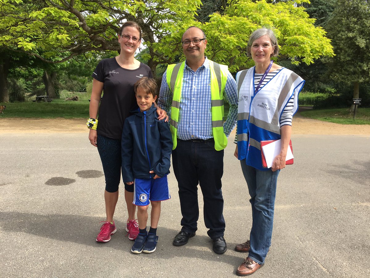 jennyfkay's tweet photo. NHS Consultant who delivered my son @24wks in '09 &amp; monitored him for 3yrs was volunteering this morning @Dulwichparkrun. So good to meet him again! #extremelygrateful #nhs70 #nhs70parkrun @NHSEngland @parkrunUK https://t.co/bo80lloqos