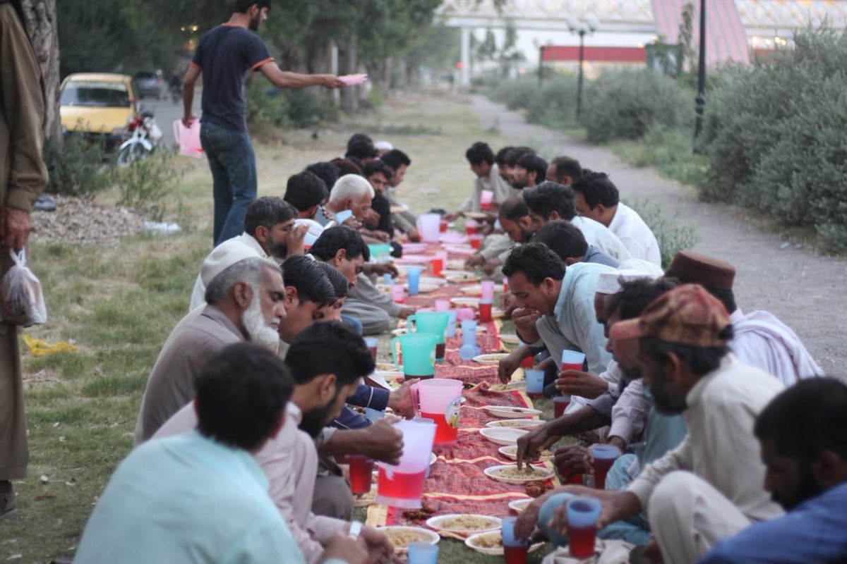 Darmaan4u's tweet photo. Day:17
Served 150+ at G-9(Peshawar Mor), Islamabad in Collaboration with PYEO-
#RamadanCampaign #Day17 #G9 #SupportDarmaan #PYEO https://t.co/PVYesOxu7x