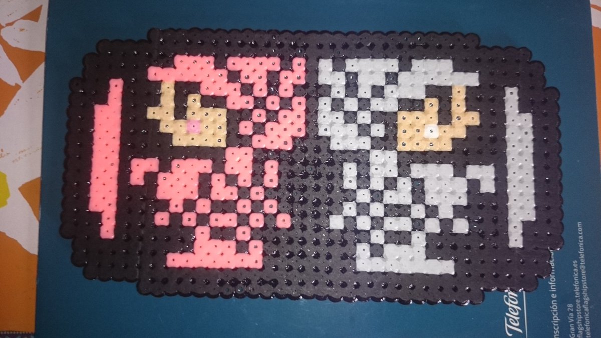 FerRo_pixelArt's tweet photo. What do you think? Not the proper gray for the armor though #msx #mazeofgalious #popolon #aphrodite #hamabeads #hama #KONAMI https://t.co/htBwo1vXw1