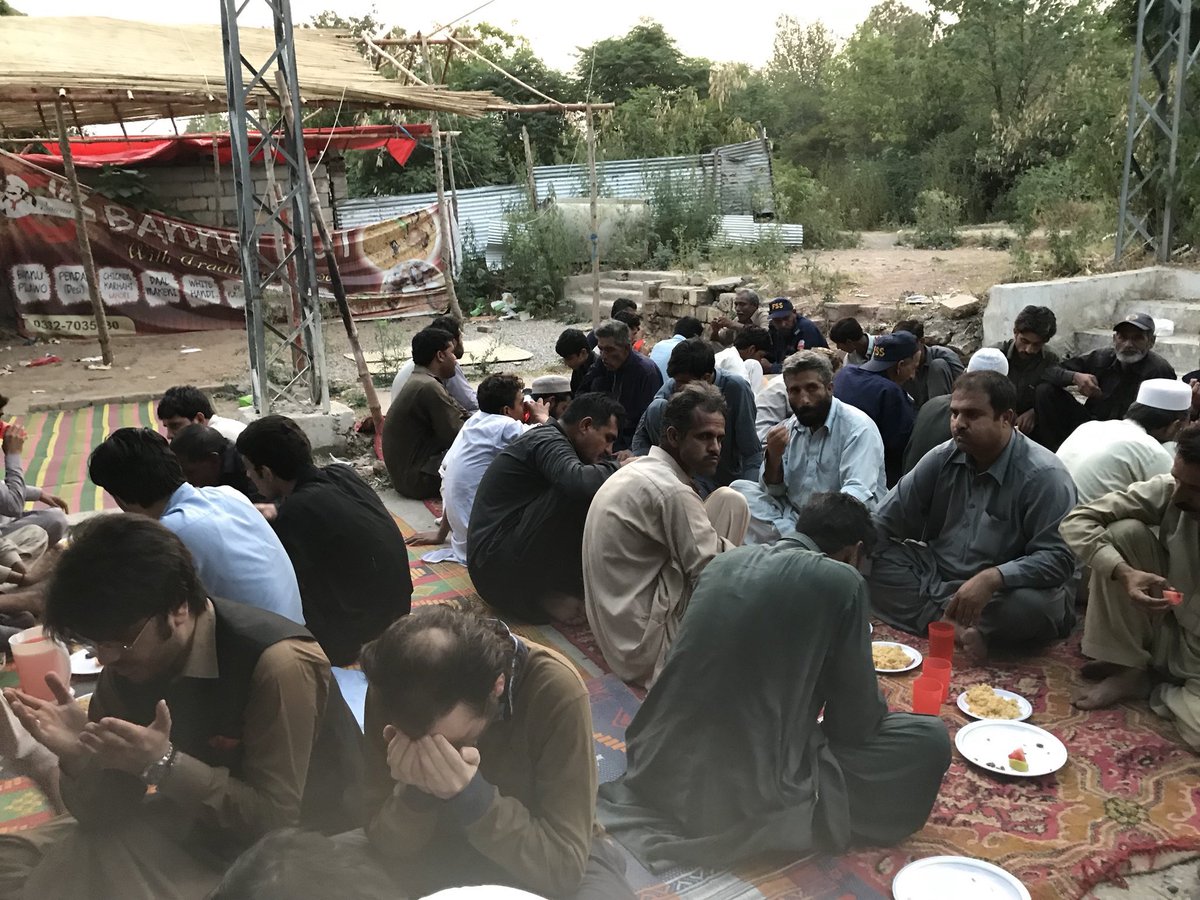 Darmaan4u's tweet photo. Day:19
Served 150+ Students and Local Employees at Quaid e Azam University,Islamabad
#Day19 #RamadanCampaign2k18 #SupportDarmaan #Donate #Islamabad #Pakistan #PYEO https://t.co/IfNY1OODSK