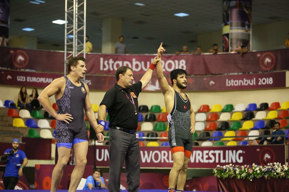 WEUChamp2018's tweet photo. U23 Avrupa Güreş Şampiyonası 86 kilogram serbest stil yarı final maçında Arif Özen, Belarus'lu rakibi Raman Chytadze'yi 5-0 yenerek finale yükseldi. Tebrik ediyoruz.
@gures_fed @wrestling https://t.co/yS7E69R4OZ