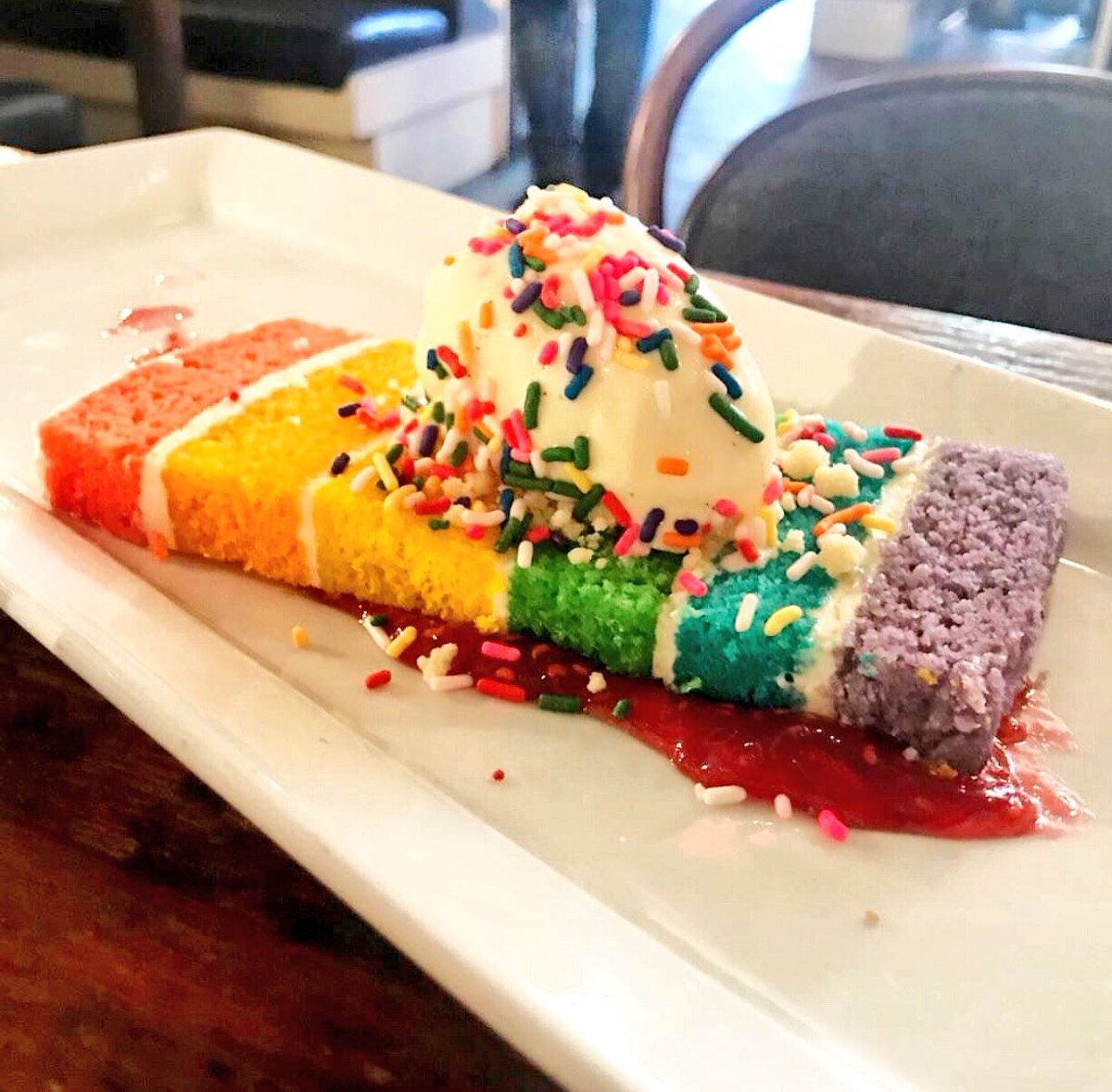 🌈CAKE CAKE CAKE CAKE🌈

Get. Here. Early.

Parade Day. But first, brunch!

#CapitalPride #DCpride

via @schoobinator